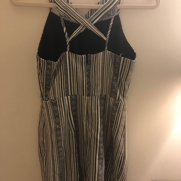 Navy and white cross detail design - Picture 3 of 3